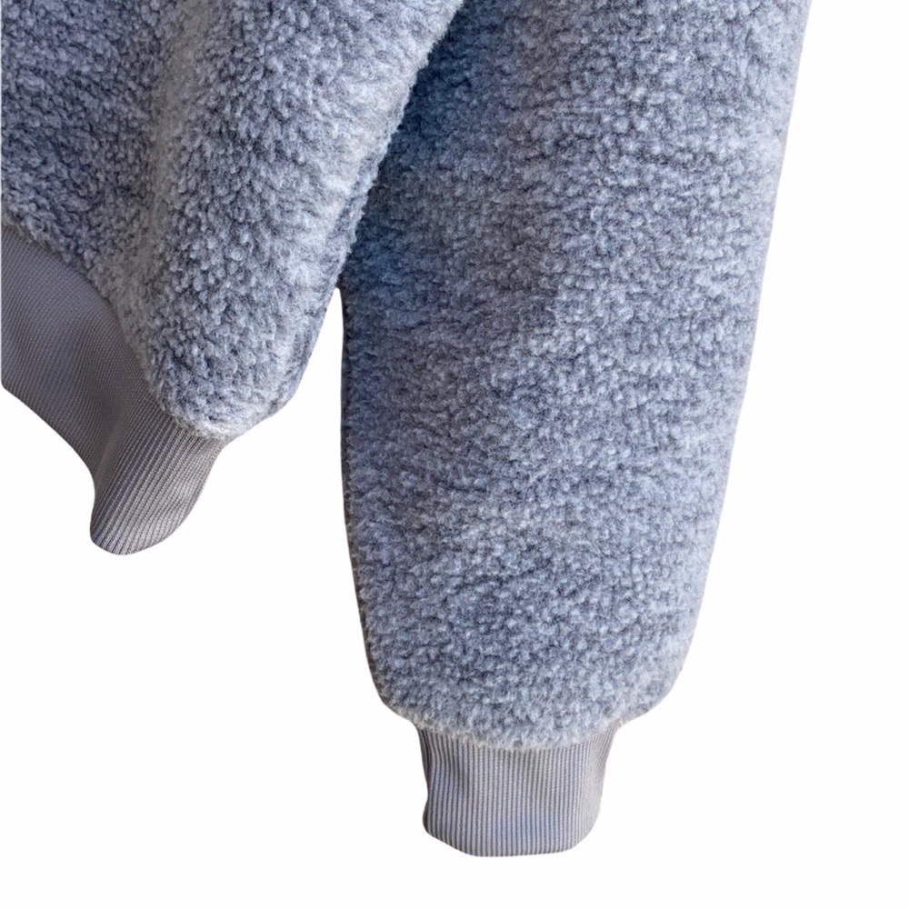 Levi’s faux fur pullover sweater - Picture 7 of 8